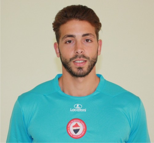 Tiago Mesquita na rota para o lado direito da defesa