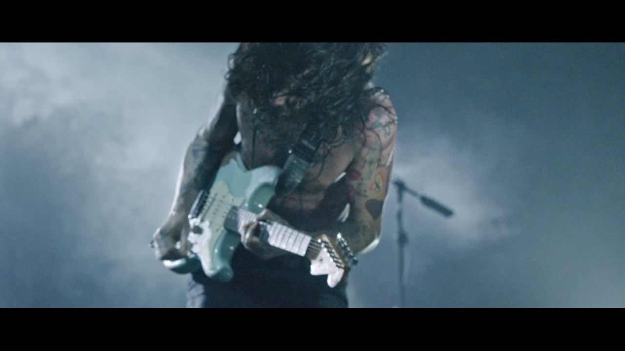 Biffy Clyro lan&ccedil;am novo videoclip de “Friends and Enemies”