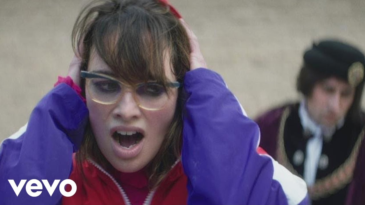 Cersei Lannister no novo videoclip dos Kasabian