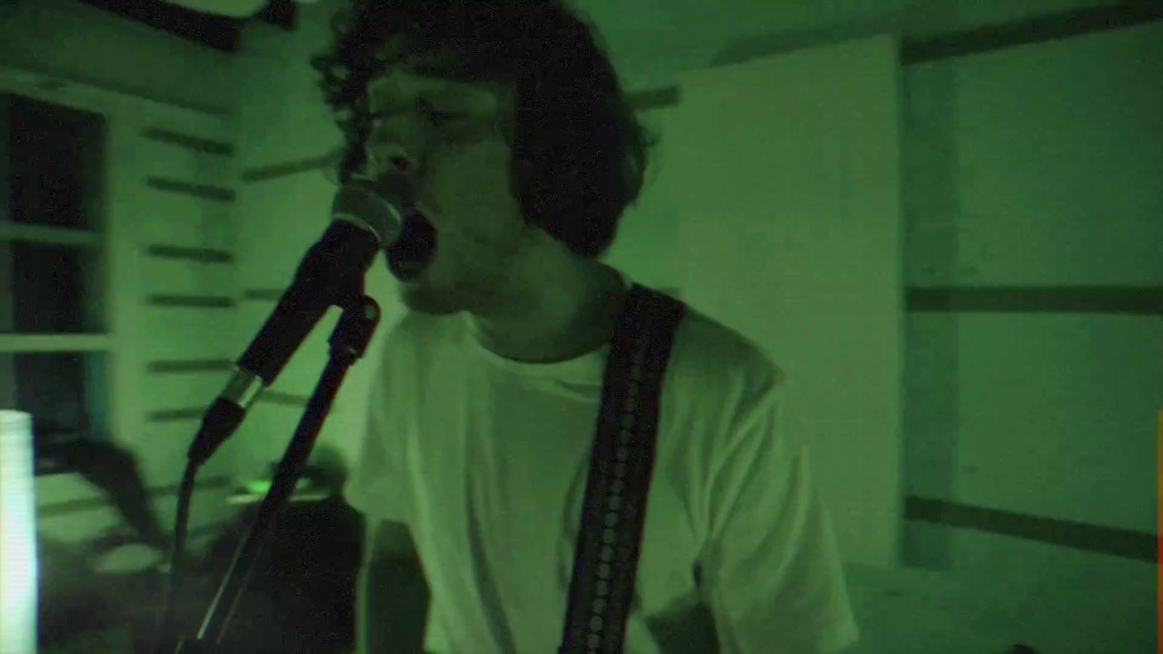 Huggs anunciam tour de verão com vídeo live de “Cocaine”