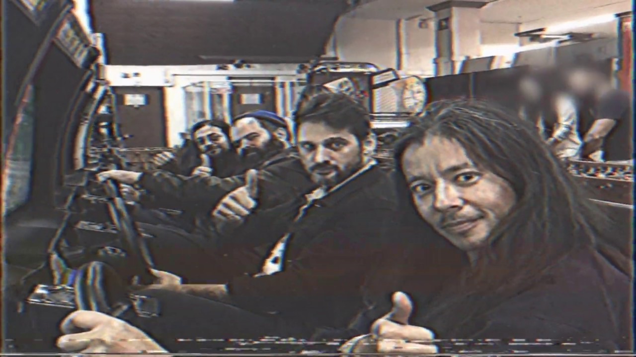 Paus apresentam o single do novo disco, “Yess”