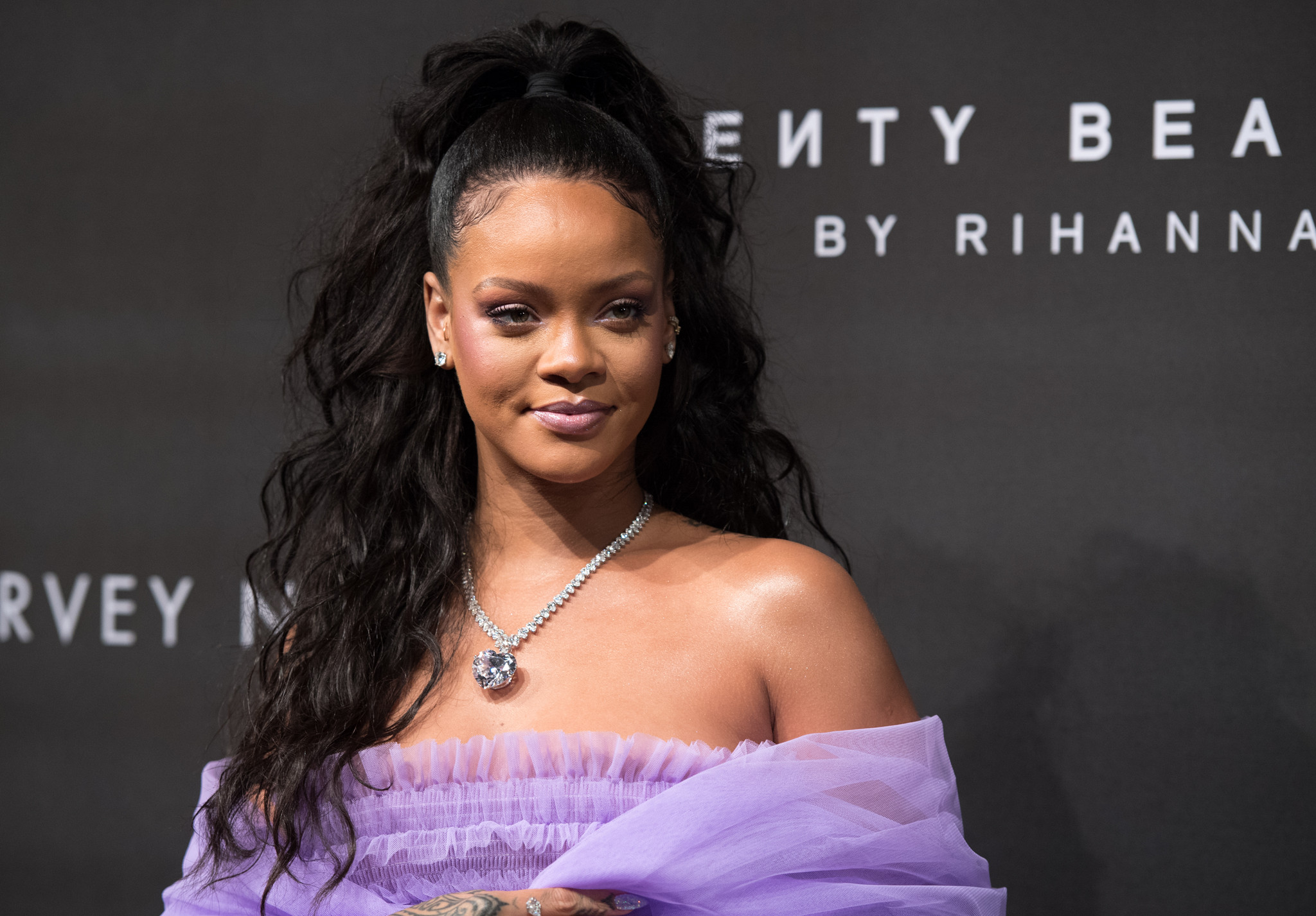 , Rihanna doa 4 milhões de euros para ajudar a combater o COVID-19