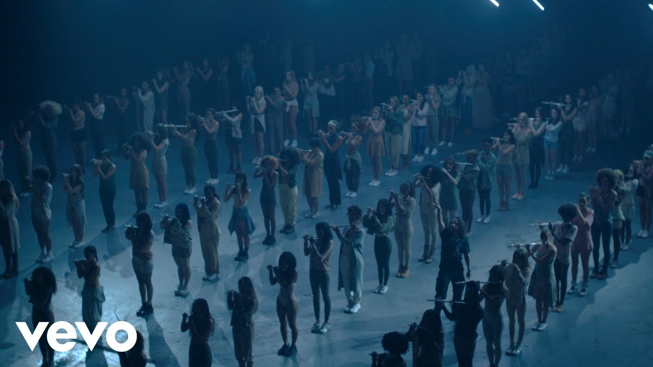 Russ partilha videoclip de “The Flute Song” e anuncia data do novo &aacute;lbum