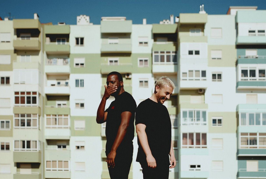 Branko e Dino D’Santiago d&atilde;o concerto caseiro este s&aacute;bado