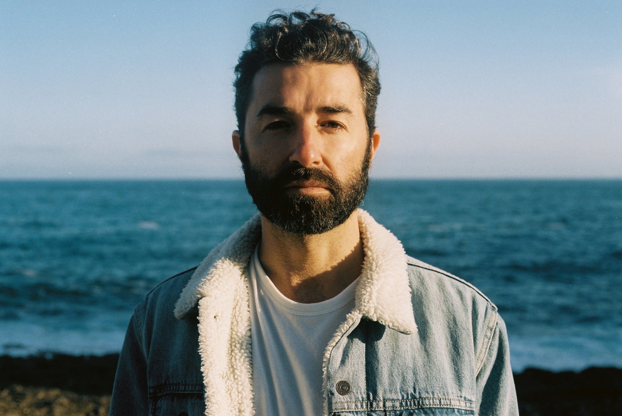 Festival “Compor em Casa”: Tiago Bettencourt, Irma e L&eacute;o Middea atuam esta quinta-feira