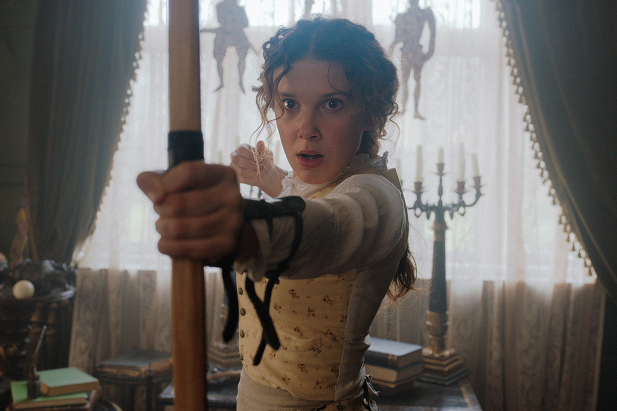 , “Enola Holmes”: atriz de “Stranger Things” é irmã mais nova de Sherlock Holmes no novo filme da Netflix