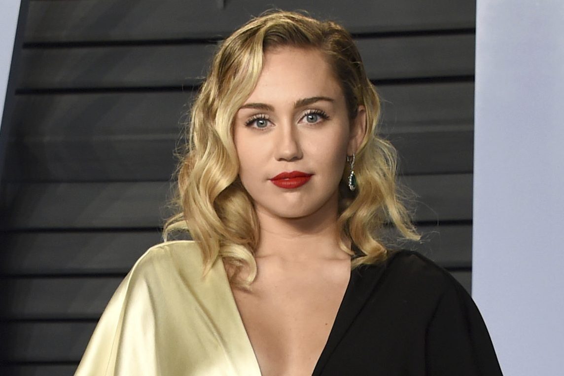 Miley Cyrus pede que governantes protejam os mais vulneráveis na Europa | CA Notícias | Canal Alternativo de Notícias