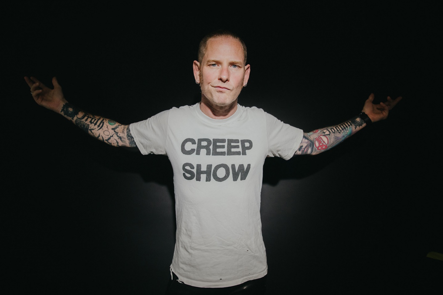 Corey Taylor estreia-se a solo com o &aacute;lbum CMFT