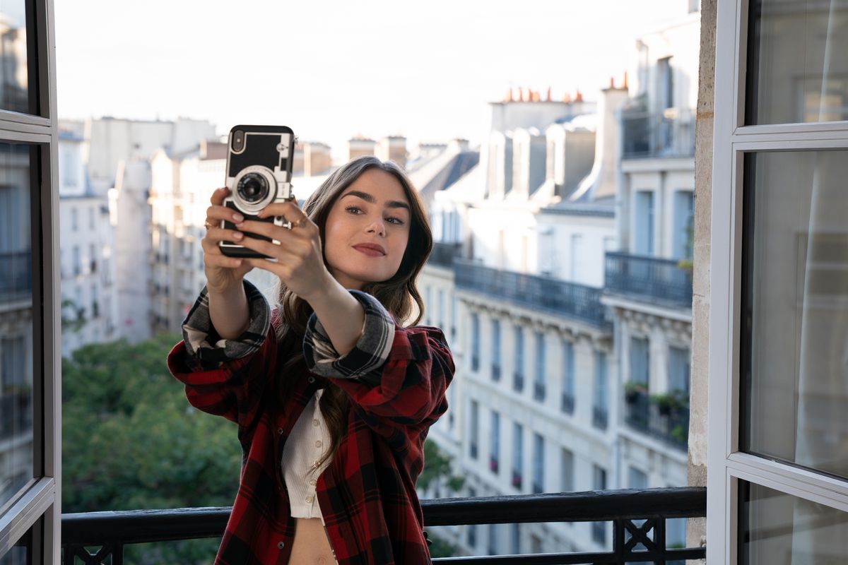 , “Bonjour, mon amour”: Netflix anuncia início das gravações da nova temporada de “Emily in Paris”