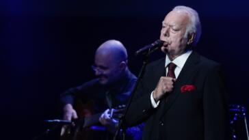 Morreu o fadista Carlos do Carmo