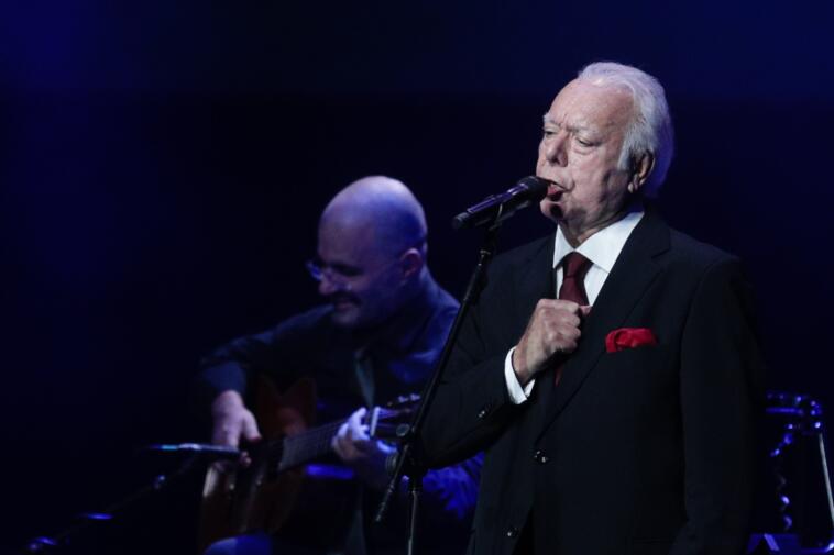 Morreu o fadista Carlos do Carmo