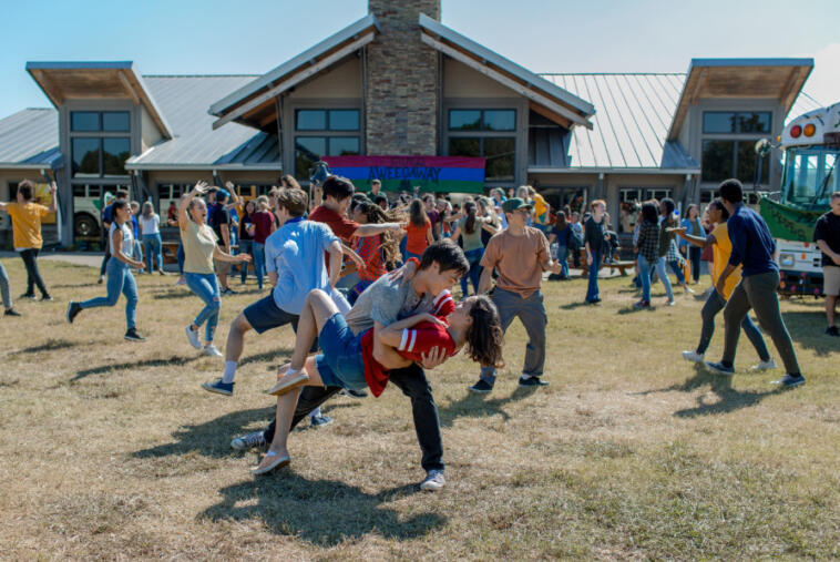 “A Week Away”: o novo filme da Netflix bem ao estilo de “Camp Rock”