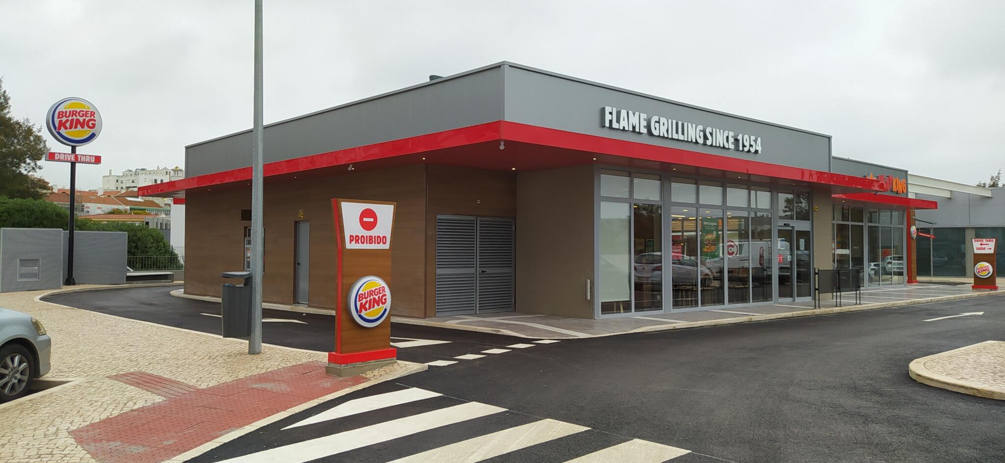 Burger King abre primeiro restaurante em Queluz