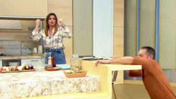 Cl&aacute;udio Ramos cai em direto no programa “Dois &agrave;s 10”