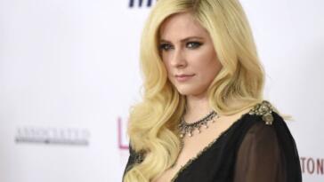Novas m&uacute;sicas de Avril Lavigne ser&atilde;o lan&ccedil;adas entre junho e setembro, garante cantora