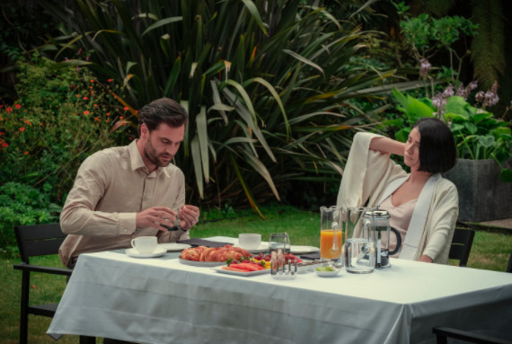 “Por Tr&aacute;s dos Seus Olhos” entrou no top da Netflix: a nova s&eacute;rie “sinistra e de suspense”