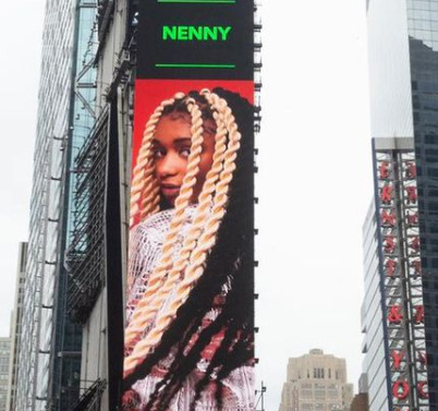 Rapper portuguesa Nenny em destaque na Times Square: “Estou extremamente orgulhosa”
