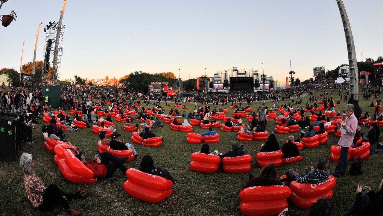 , Vodafone regressa ao Rock in Rio Lisboa com os famosos sofás vermelhos