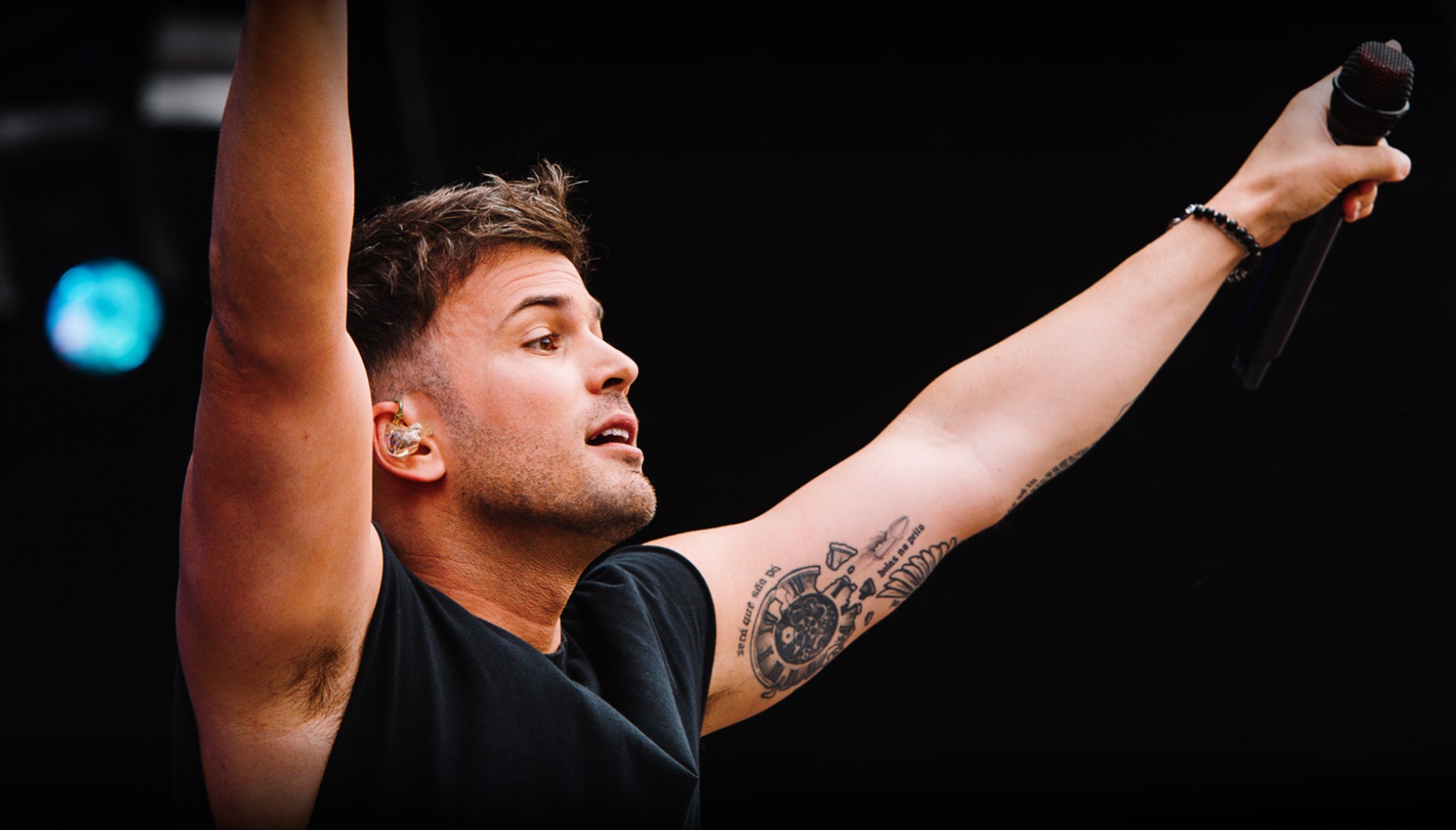 David Carreira abre o segundo dia do Rock In Rio Lisboa e traz amigos (e namorada) &agrave; festa