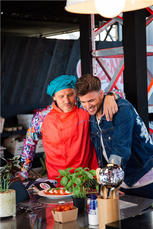 CHEF CHAKALL E DAVID CARREIRA VÃO ESCOLHER ‘O PIOR COZINHEIRO DO MUNDO’