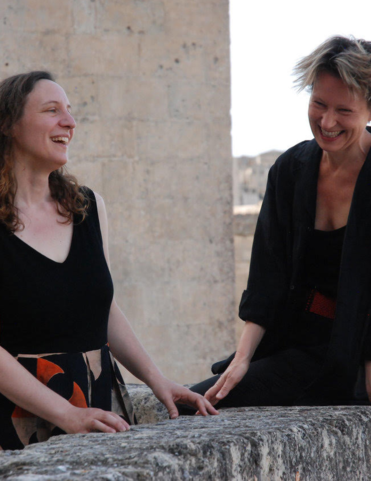 Silvia Tarozzi & Deborah Walker + funcion&aacute;rio