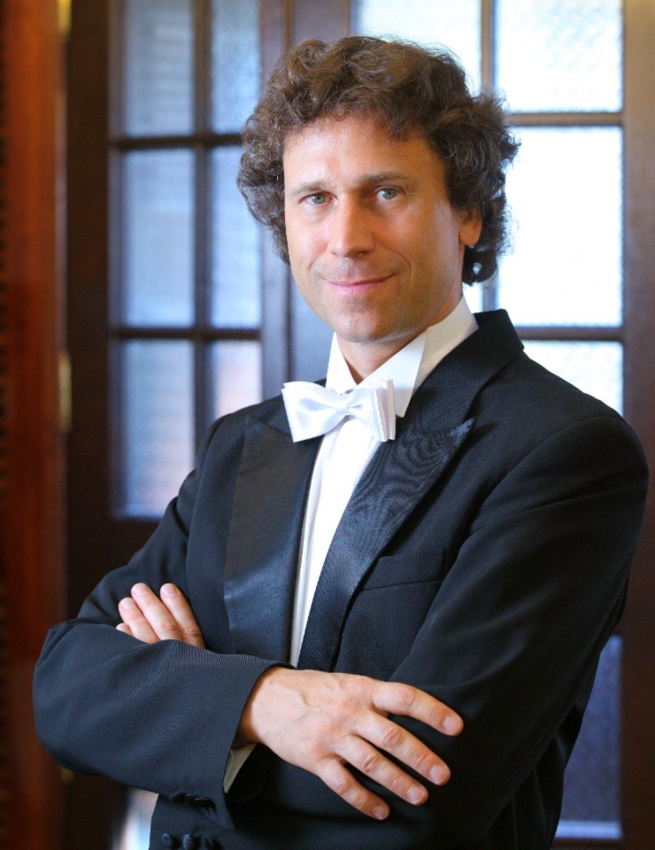 Jan Milosz Zarzycki dirige Sinfonietta de Ponta Delgada