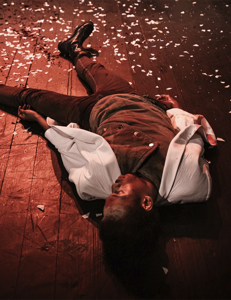 Os Cad&aacute;veres s&atilde;o bons para esconder minas – Teatr&atilde;o