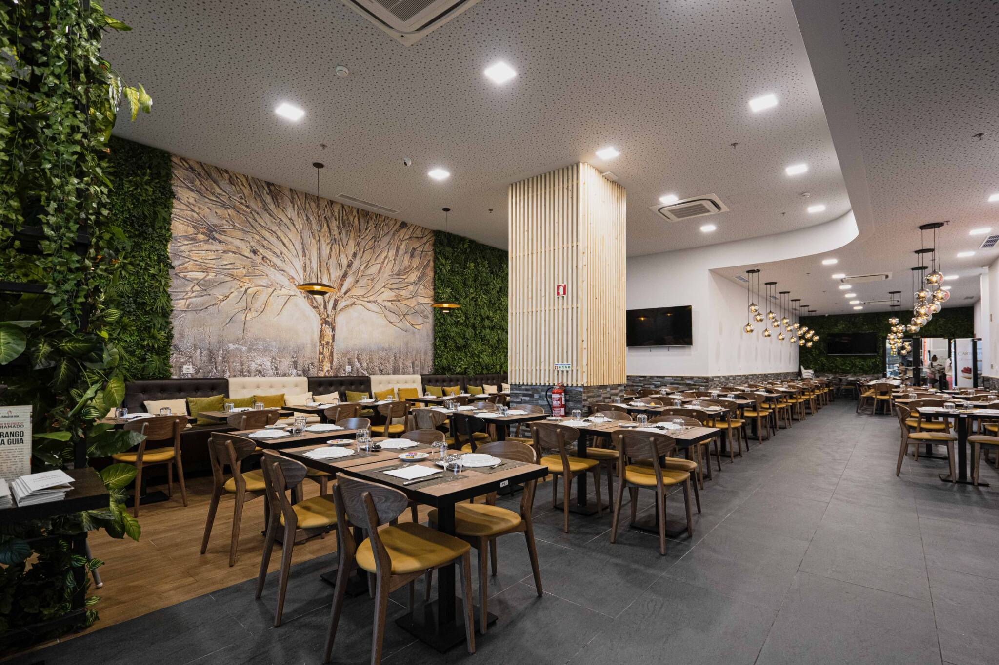 Sr. Frango da Guia renova imagem e traz novidades ao Colombo