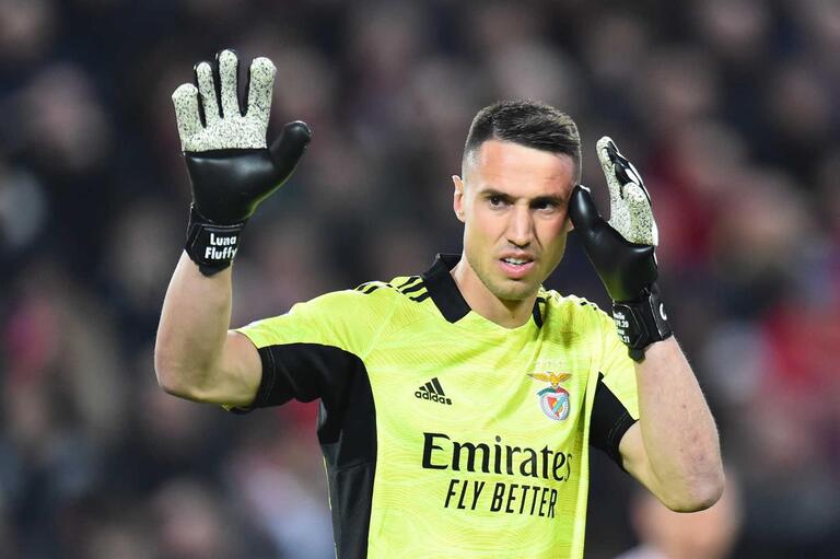 Futuro incerto de Vlachodimos no Benfica: sa&iacute;da em aberto, mas sem processo disciplinar