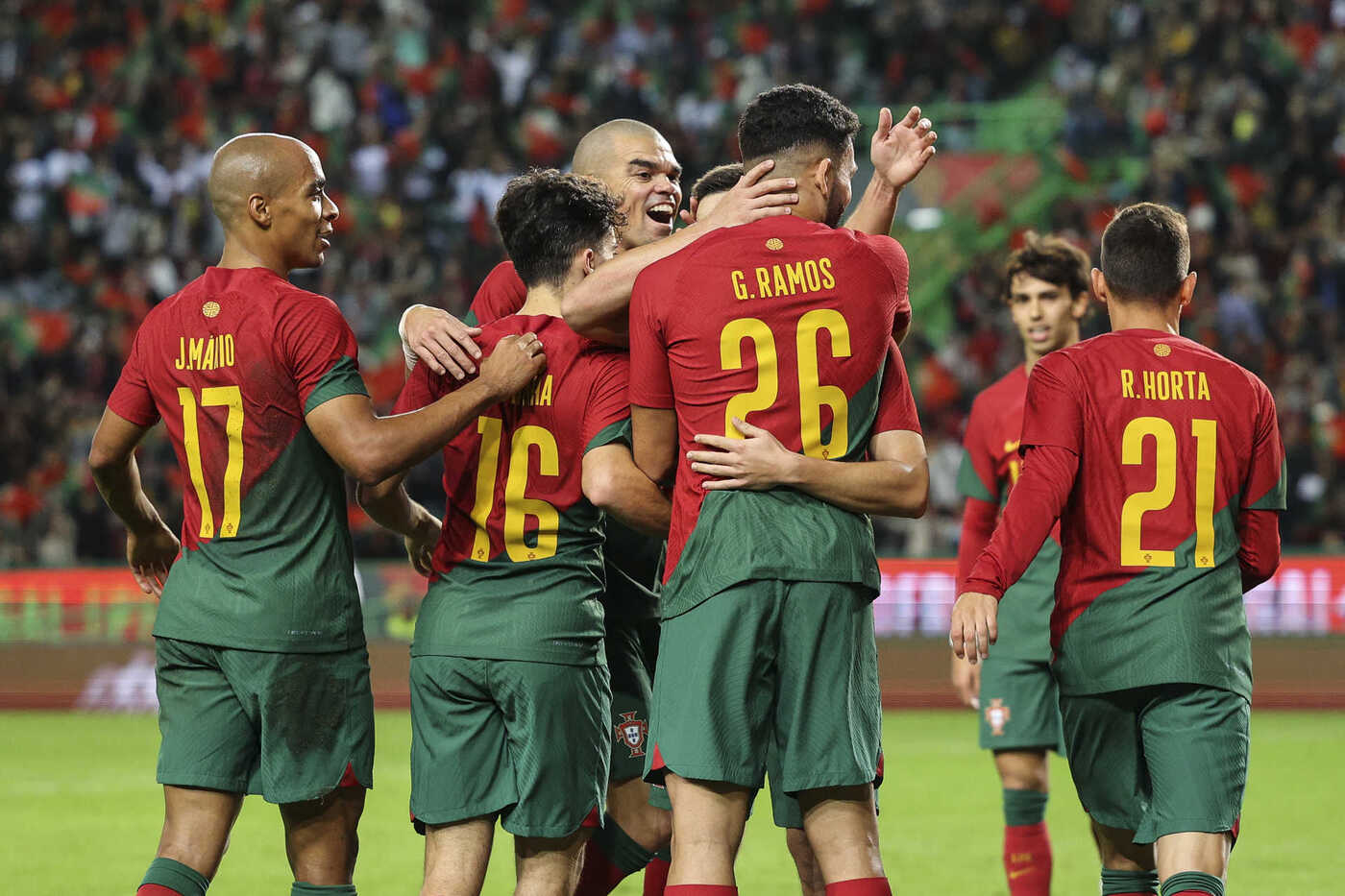 Bilhetes com 50% de desconto em Cart&atilde;o Continente para jogo Portugal-Eslov&aacute;quia no EURO’2024 &agrave; venda