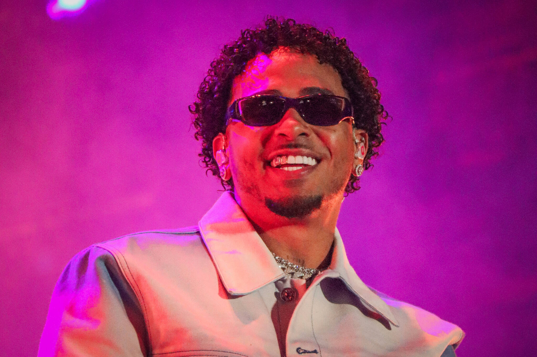 A festa ofegante de Pedro Sampaio e Ozuna no encerramento do MEO Mar&eacute;s Vivas