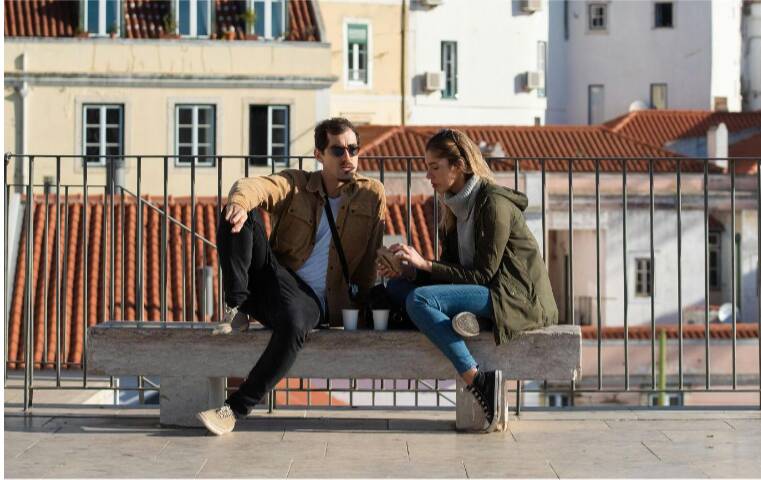 Lisboa entre encontros e sil&ecirc;ncios: a redescoberta da presen&ccedil;a