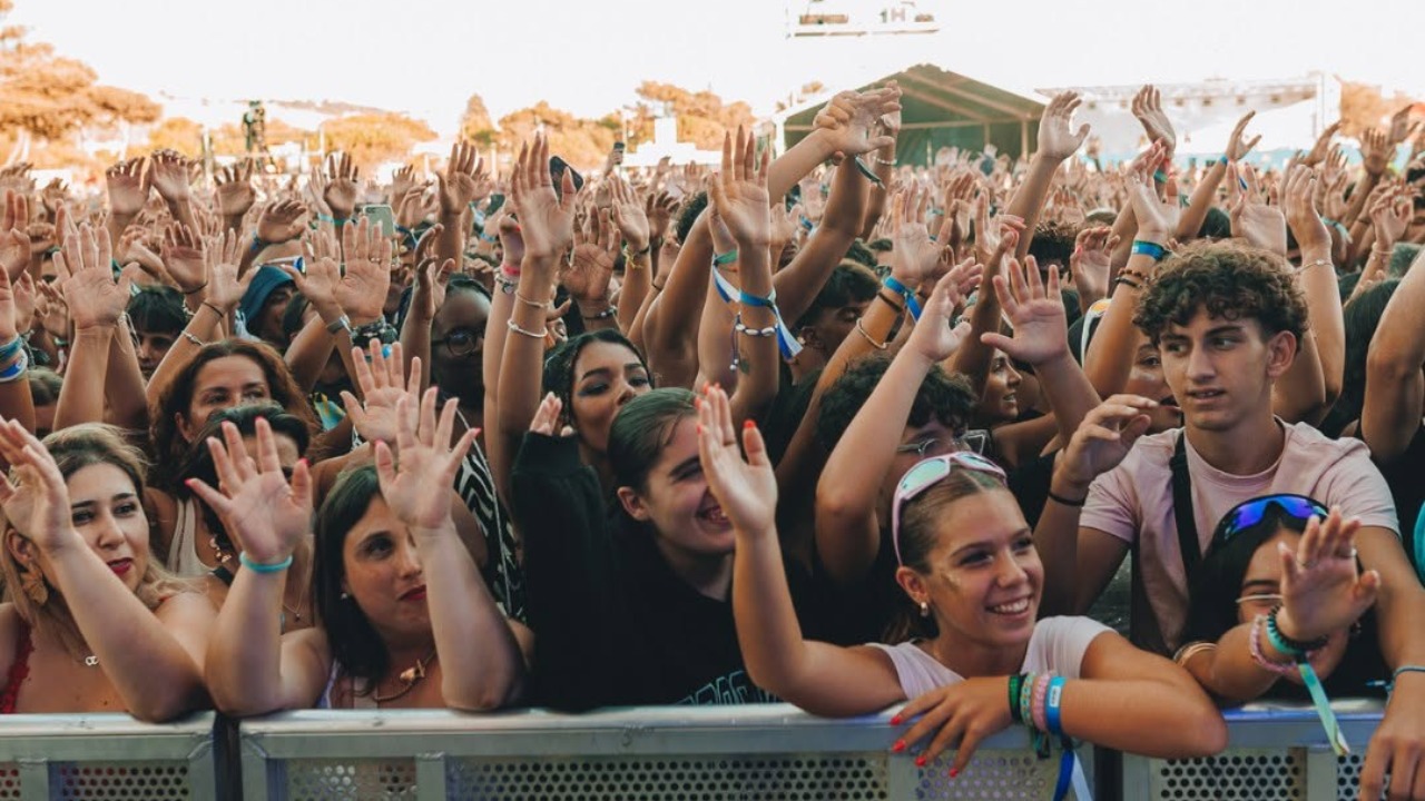 Festival O Sol da Caparica: Sara Correia e Vizinhos entre as primeiras confirma&ccedil;&otilde;es