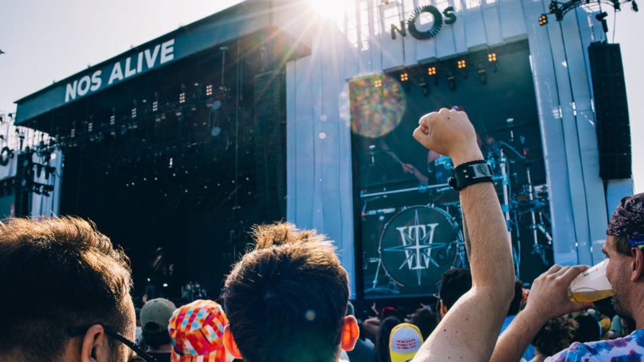 NOS Alive levou cerca de 160 mil pessoas a Alg&eacute;s e regressa em julho de 2027