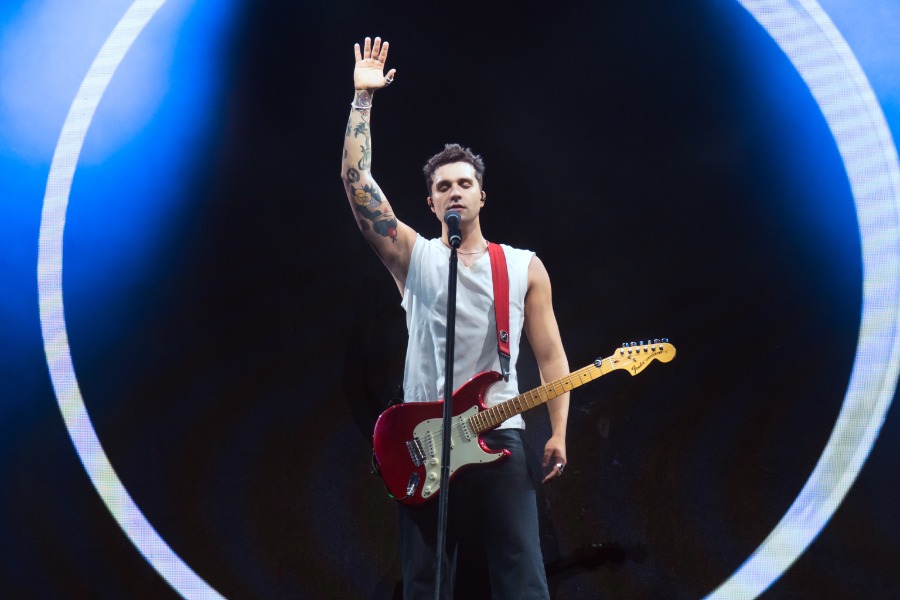 Luan Santana esgota concerto no Est&aacute;dio da Luz quase um ano antes